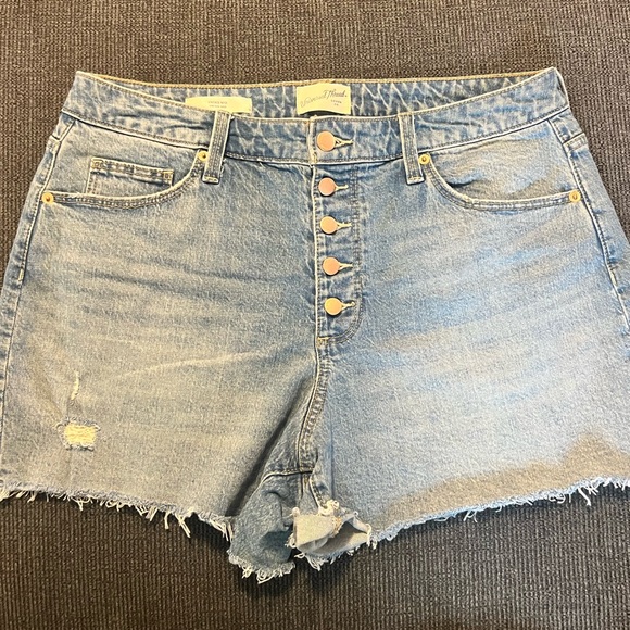 Universal Thread Vintage Midi Jean Shorts - Picture 3 of 4